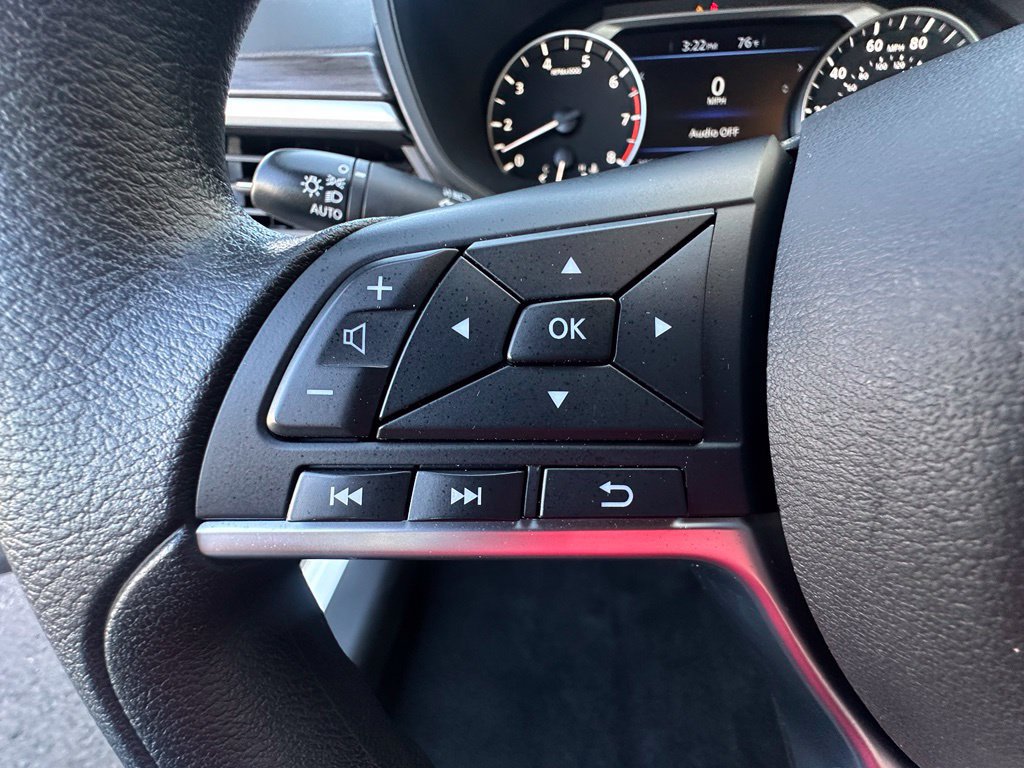 Used 2025 Nissan Altima 2.5 SV AWD/4WD image 17