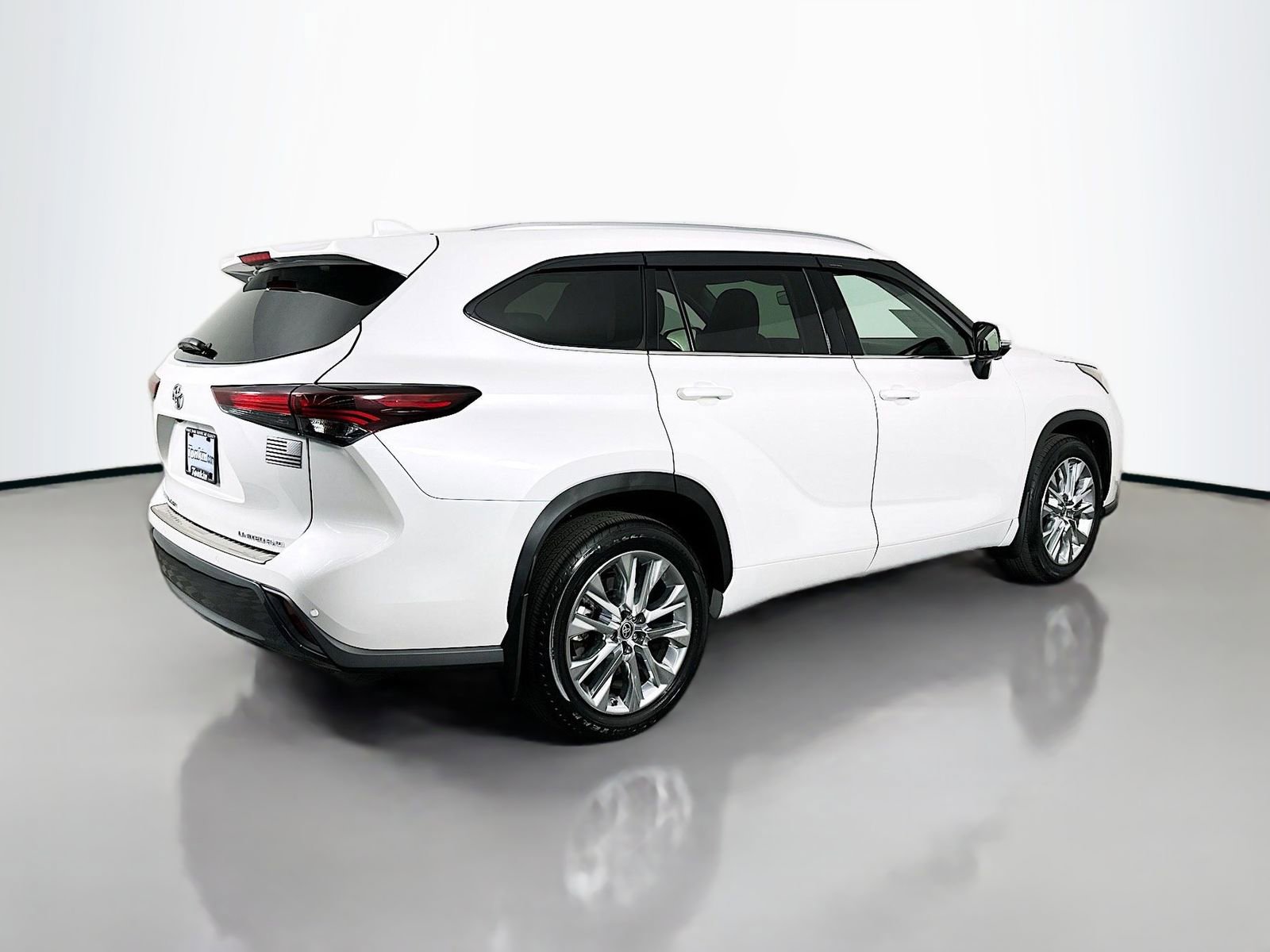 Used 2024 Toyota Highlander Limited image 7