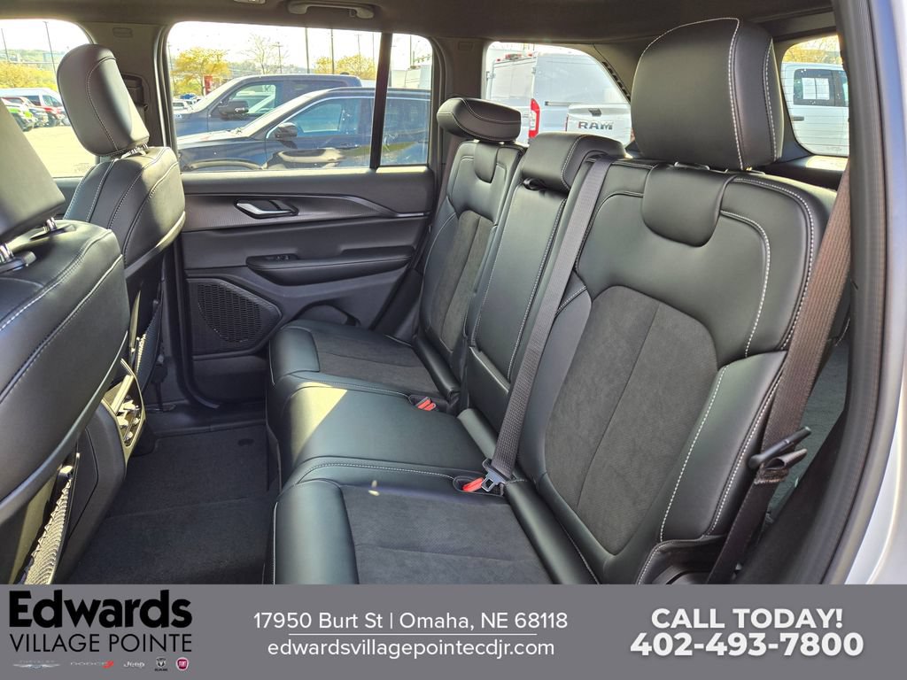 New 2025 Jeep Grand Cherokee Altitude AWD/4WD image 26