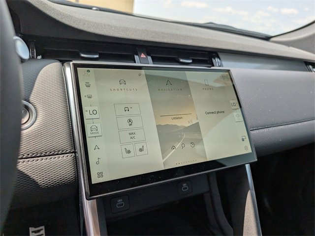 New 2025 Land Rover Discovery Sport Dynamic SE image 9