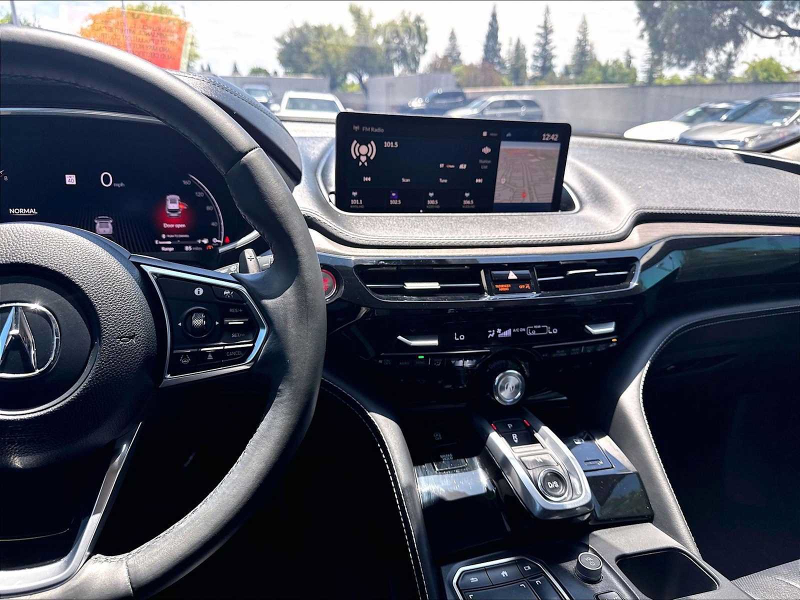 Used 2023 Acura MDX SH-AWD w/ Advance Package image 9