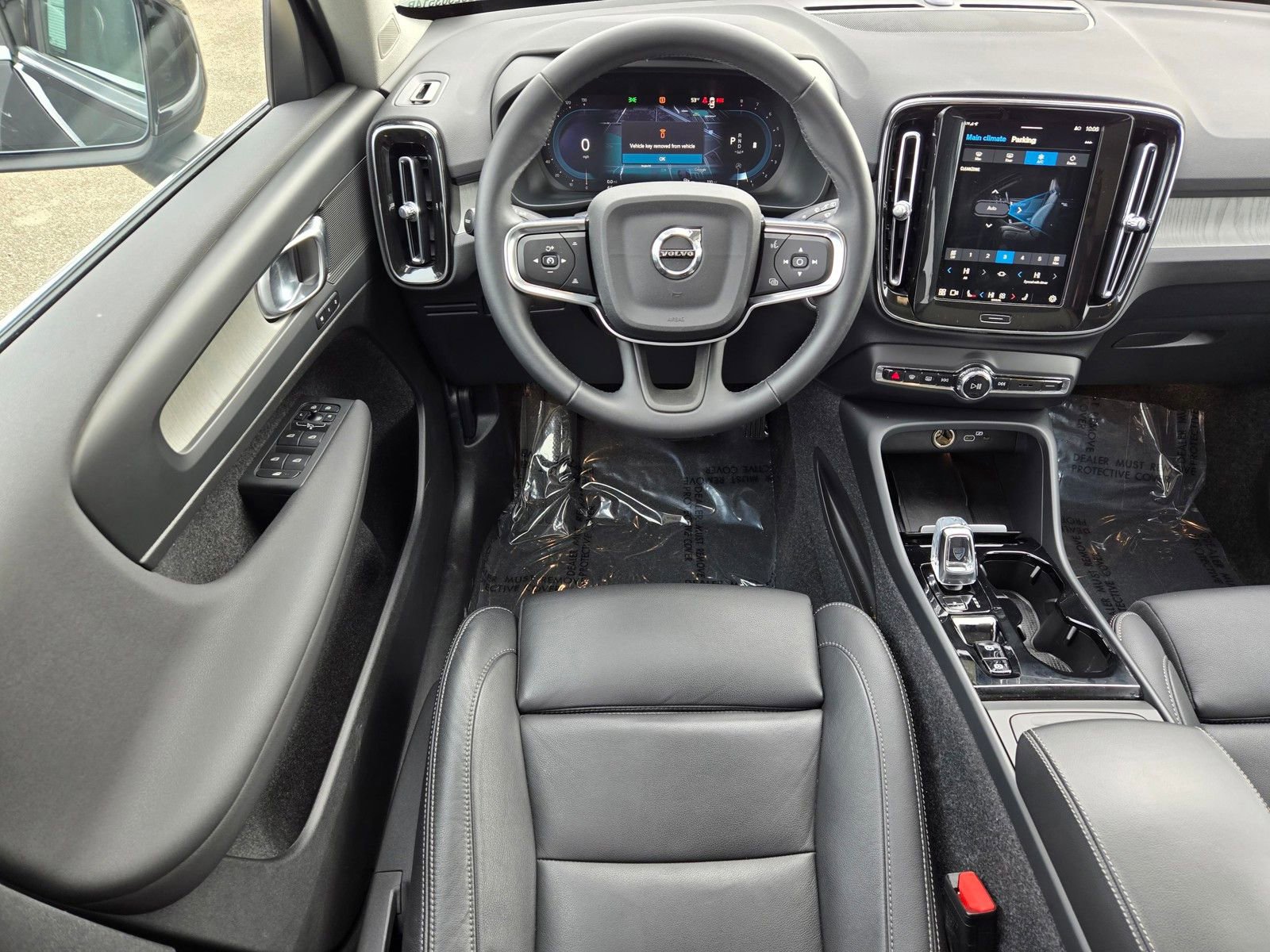 Used 2025 Volvo XC40 B5 Plus image 11