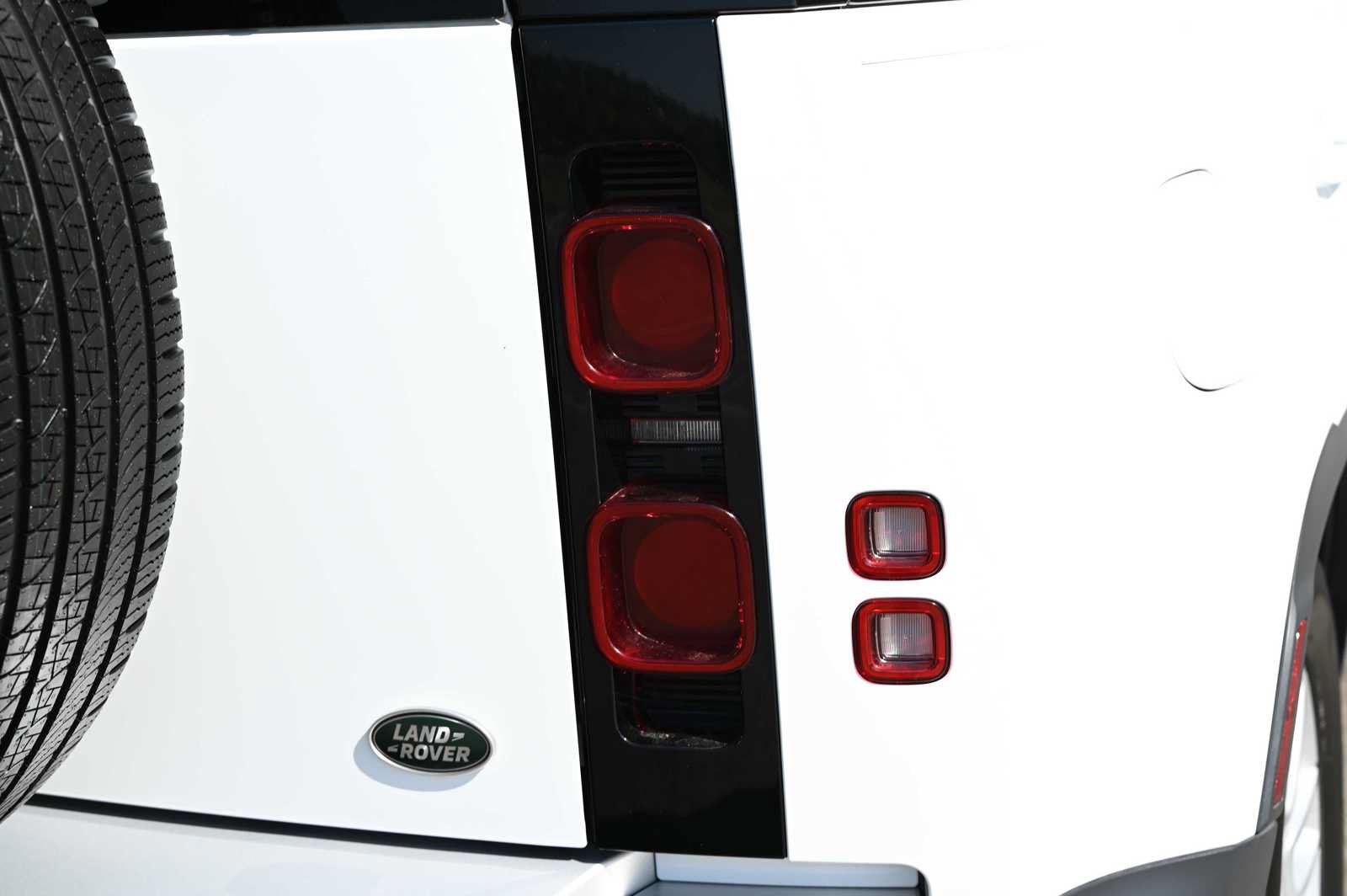 Used 2022 Land Rover Defender 110 S AWD/4WD image 7