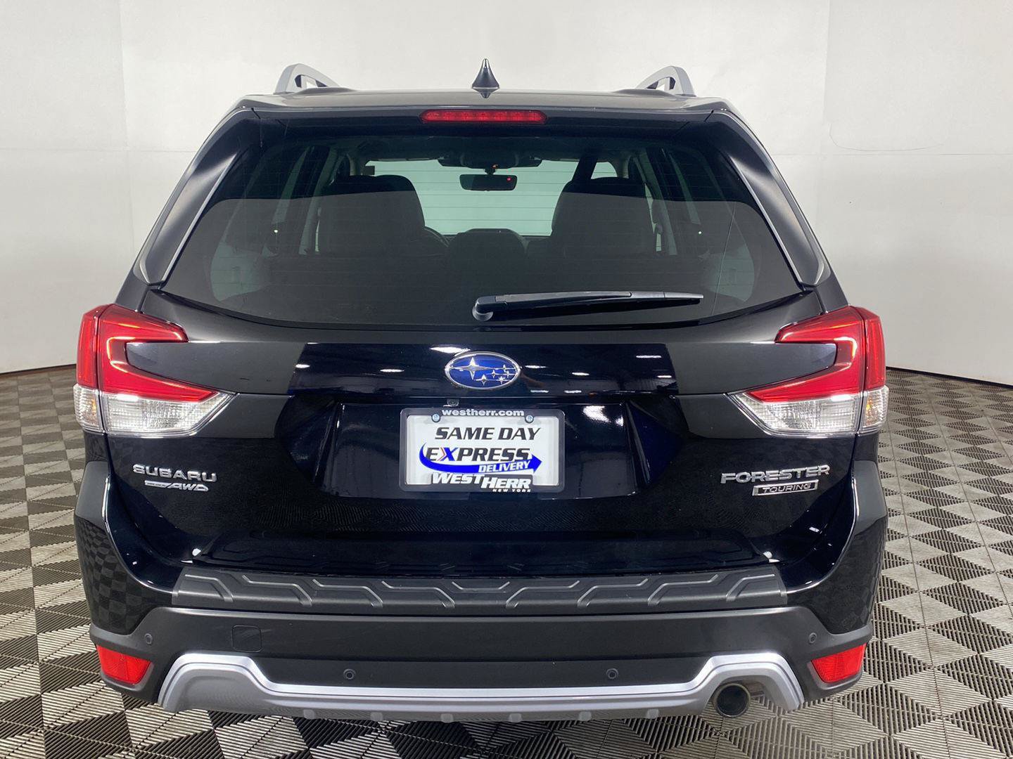 Used 2023 Subaru Forester Touring AWD/4WD image 6