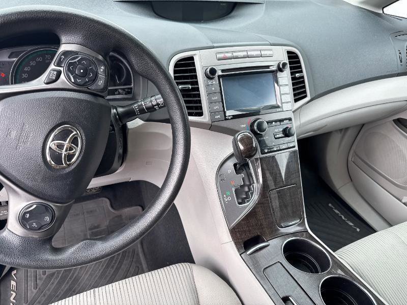 Used 2015 Toyota Venza LE AWD/4WD image 13