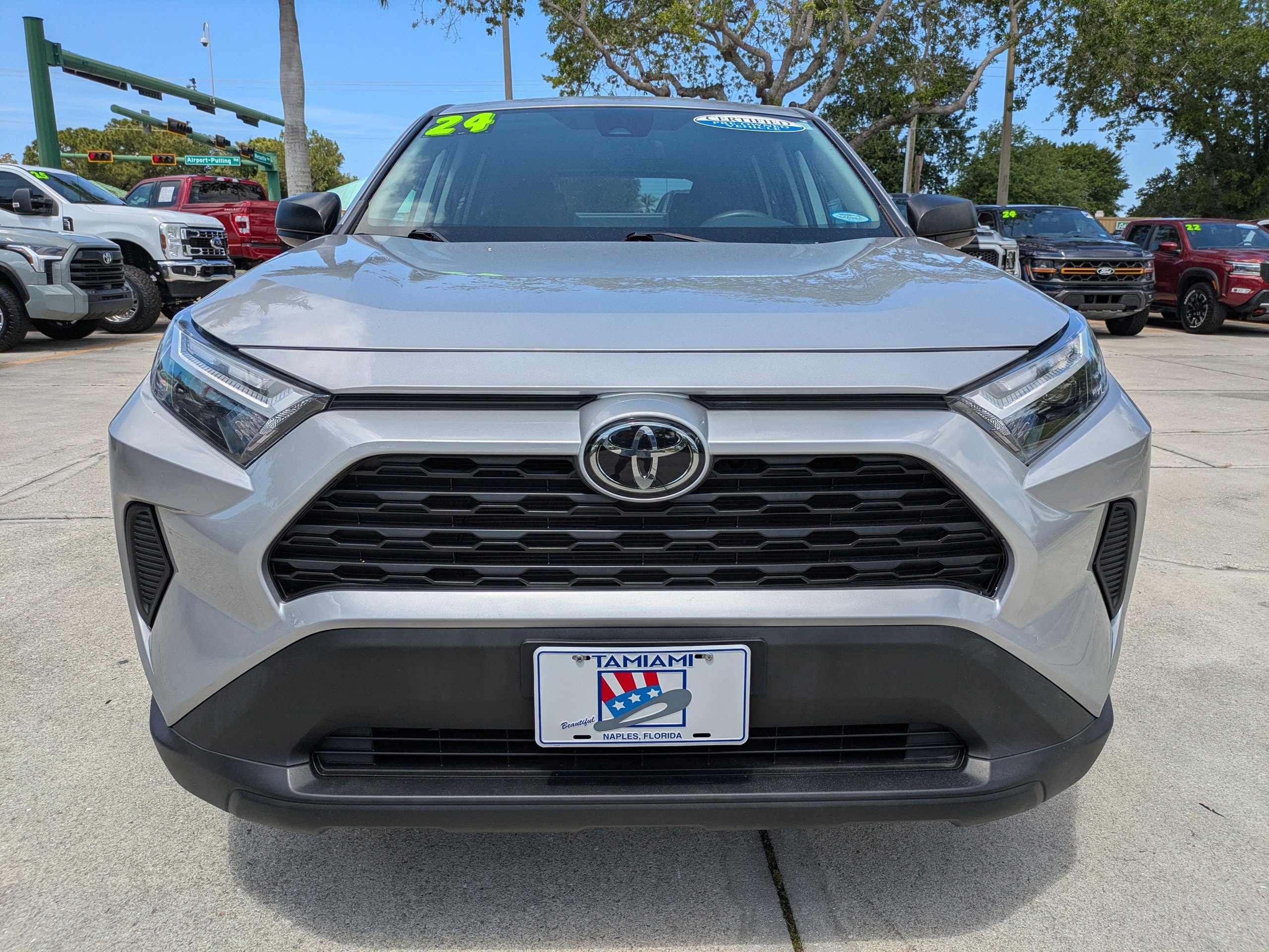 Used 2024 Toyota RAV4 LE AWD/4WD image 8