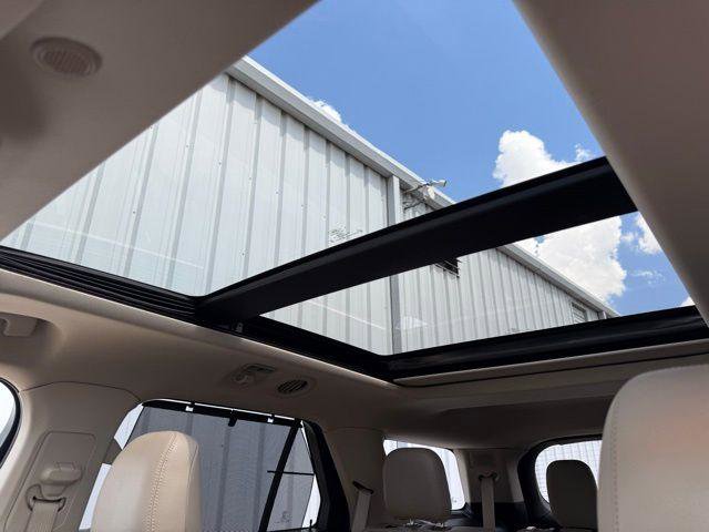 Used 2020 Ford Explorer Limited image 15