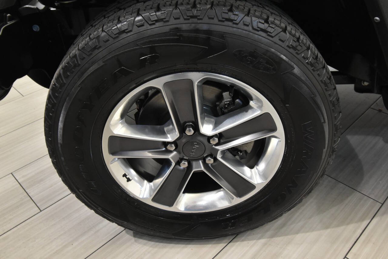 Used 2021 Jeep Wrangler Unlimited Sahara AWD/4WD image 10