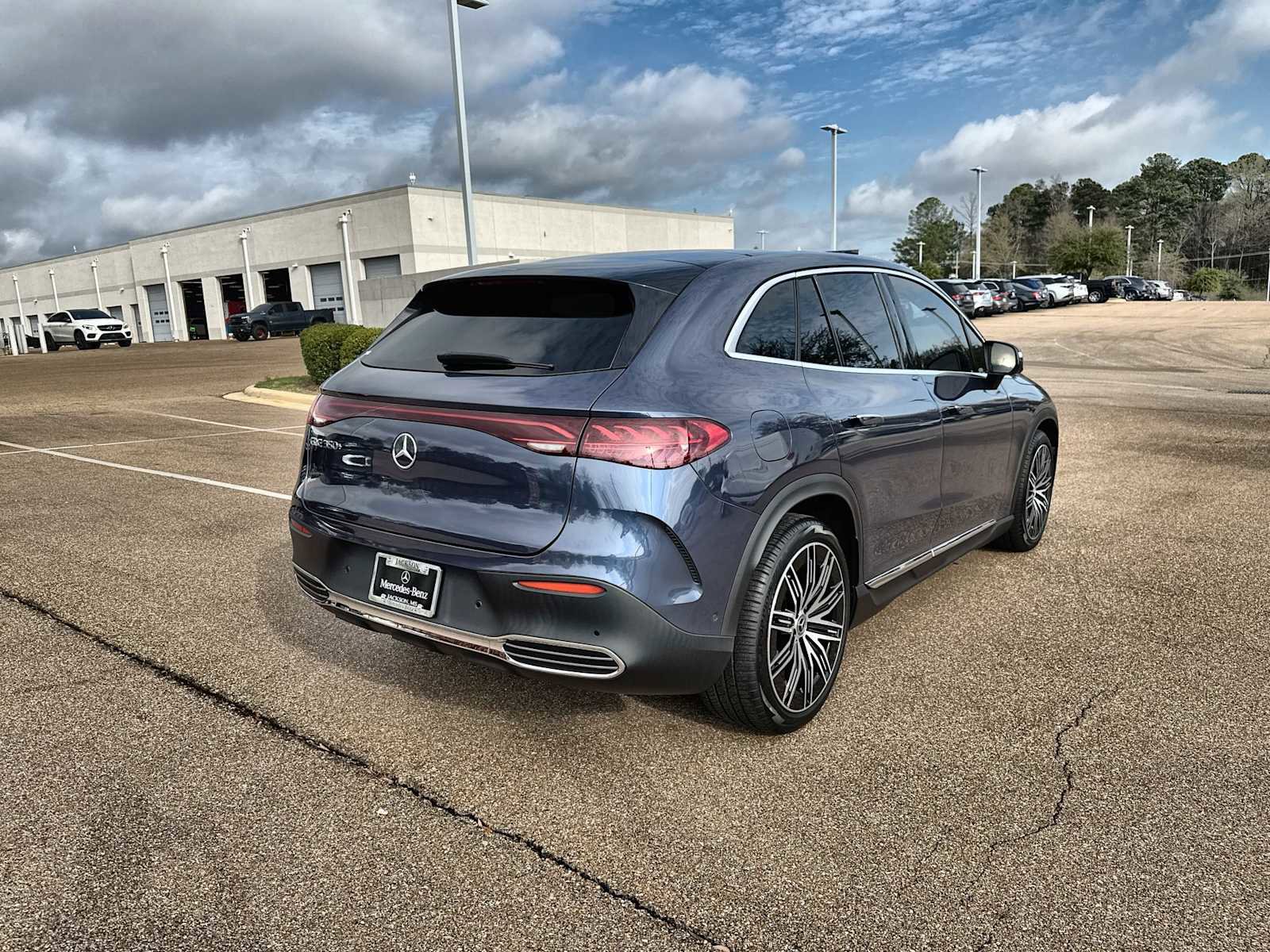 Used 2024 Mercedes-Benz EQE 350+ SUV w/ AMG Line Exterior Package image 8