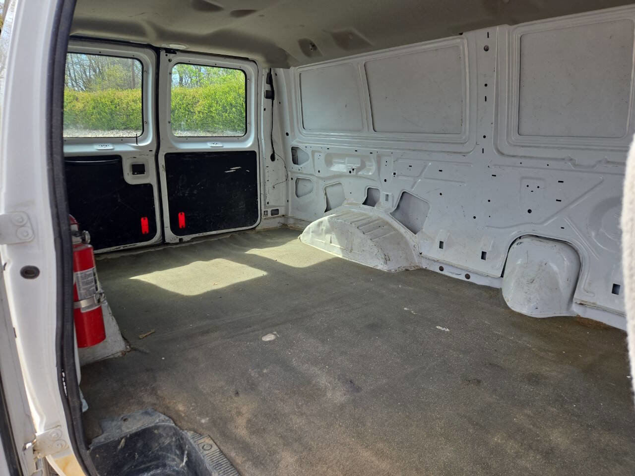 Used 2014 Ford E-350 and Econoline 350 Super Duty w/ Interior Upgrade Package RWD image 24
