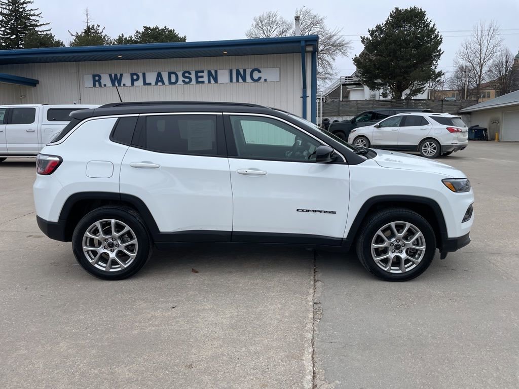 Used 2025 Jeep Compass Limited image 19