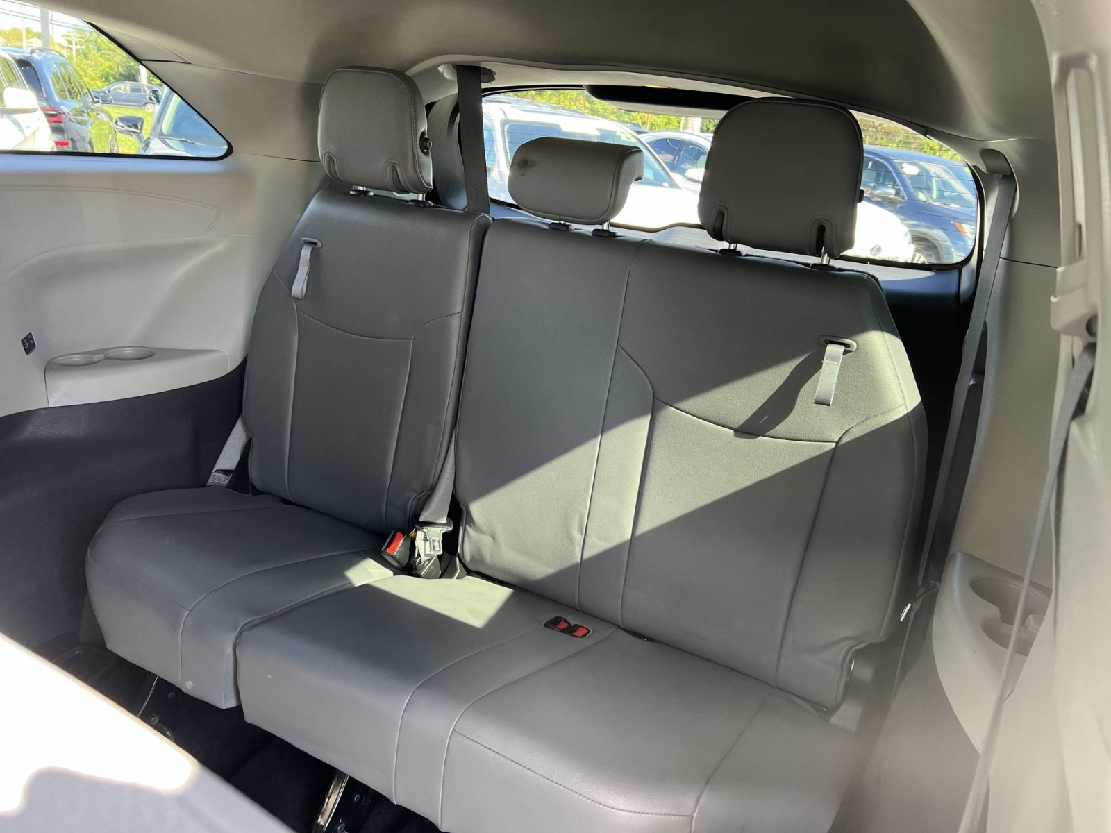 Used 2022 Toyota Sienna XLE FWD image 25