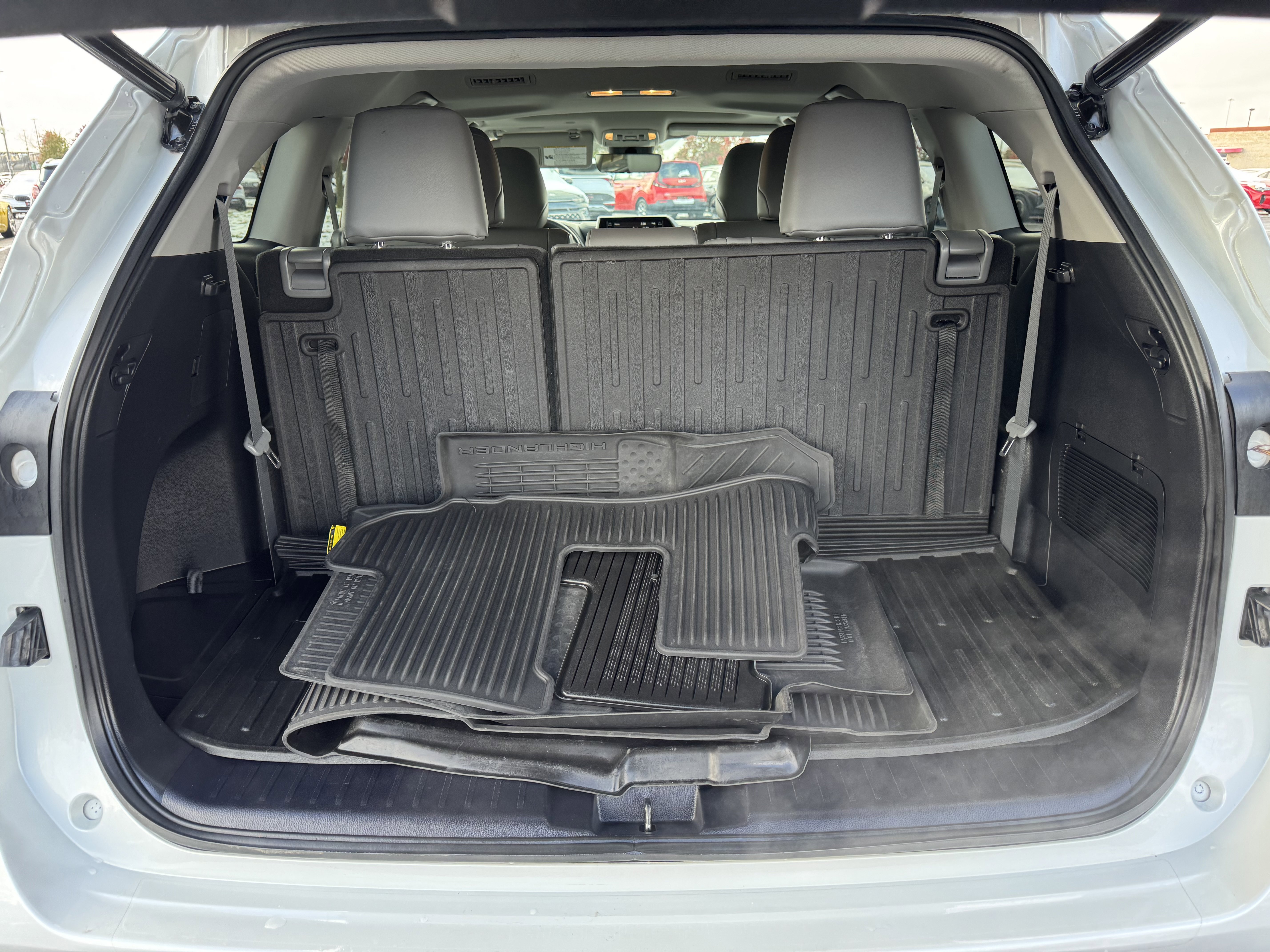 Used 2022 Toyota Highlander XLE image 15