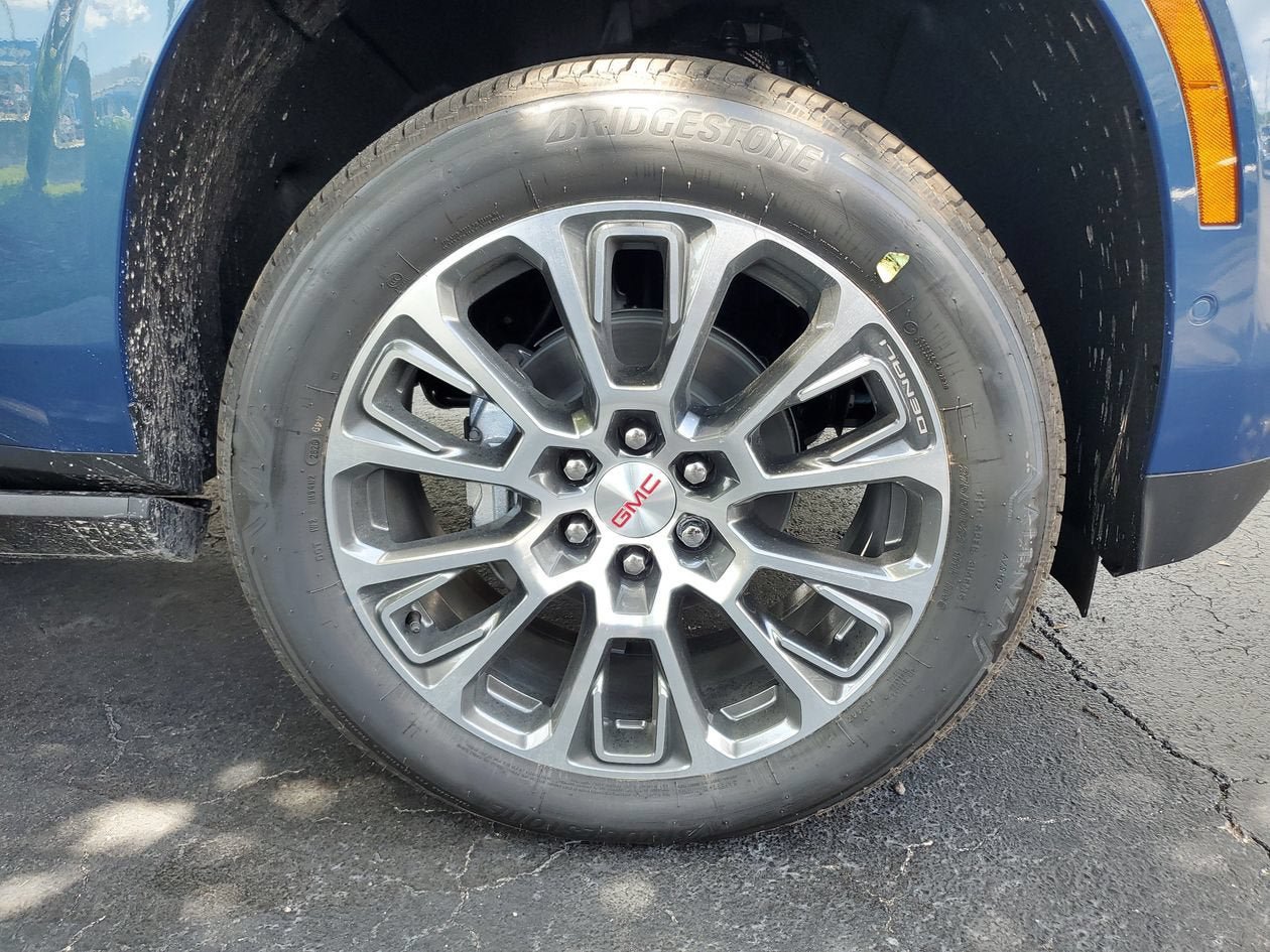 New 2026 GMC Yukon XL Denali w/ Denali Reserve Package RWD image 6