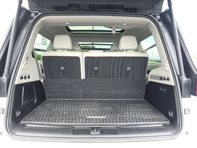 Used 2024 Jeep Wagoneer Series III w/ Premium Group I AWD/4WD image 42