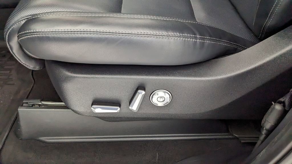 Used 2025 Lincoln Navigator Reserve w/ Jet Appearance Package image 26