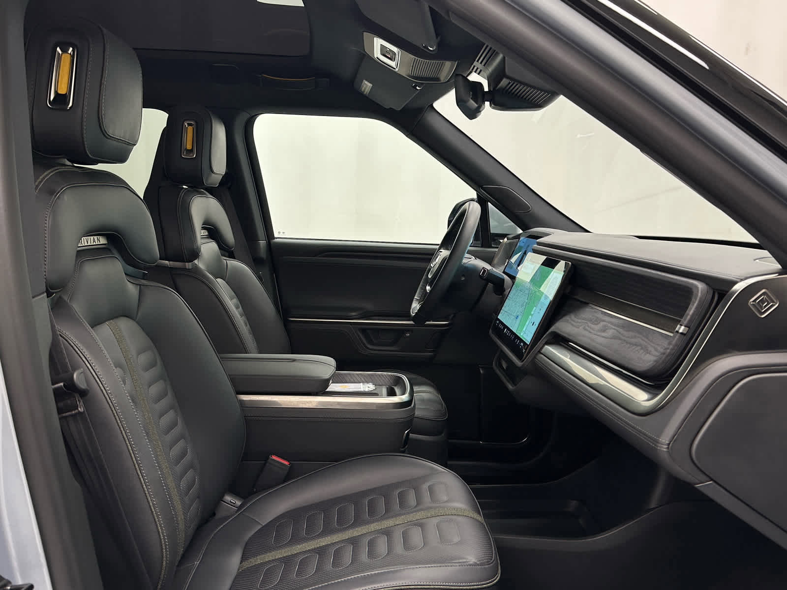 Used 2025 Rivian R1S Adventure image 19