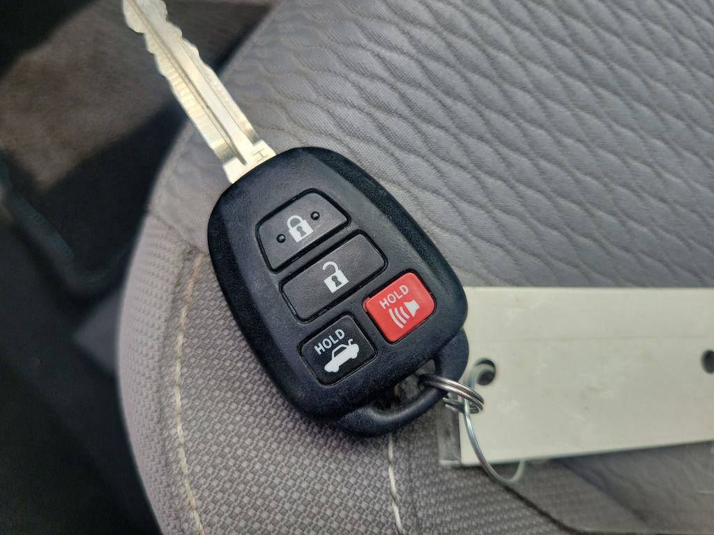 Used 2016 Toyota Corolla LE FWD image 34
