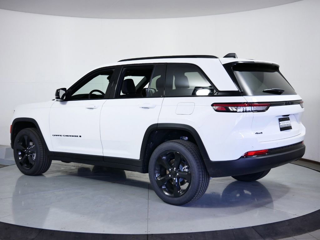 Used 2024 Jeep Grand Cherokee Altitude image 15