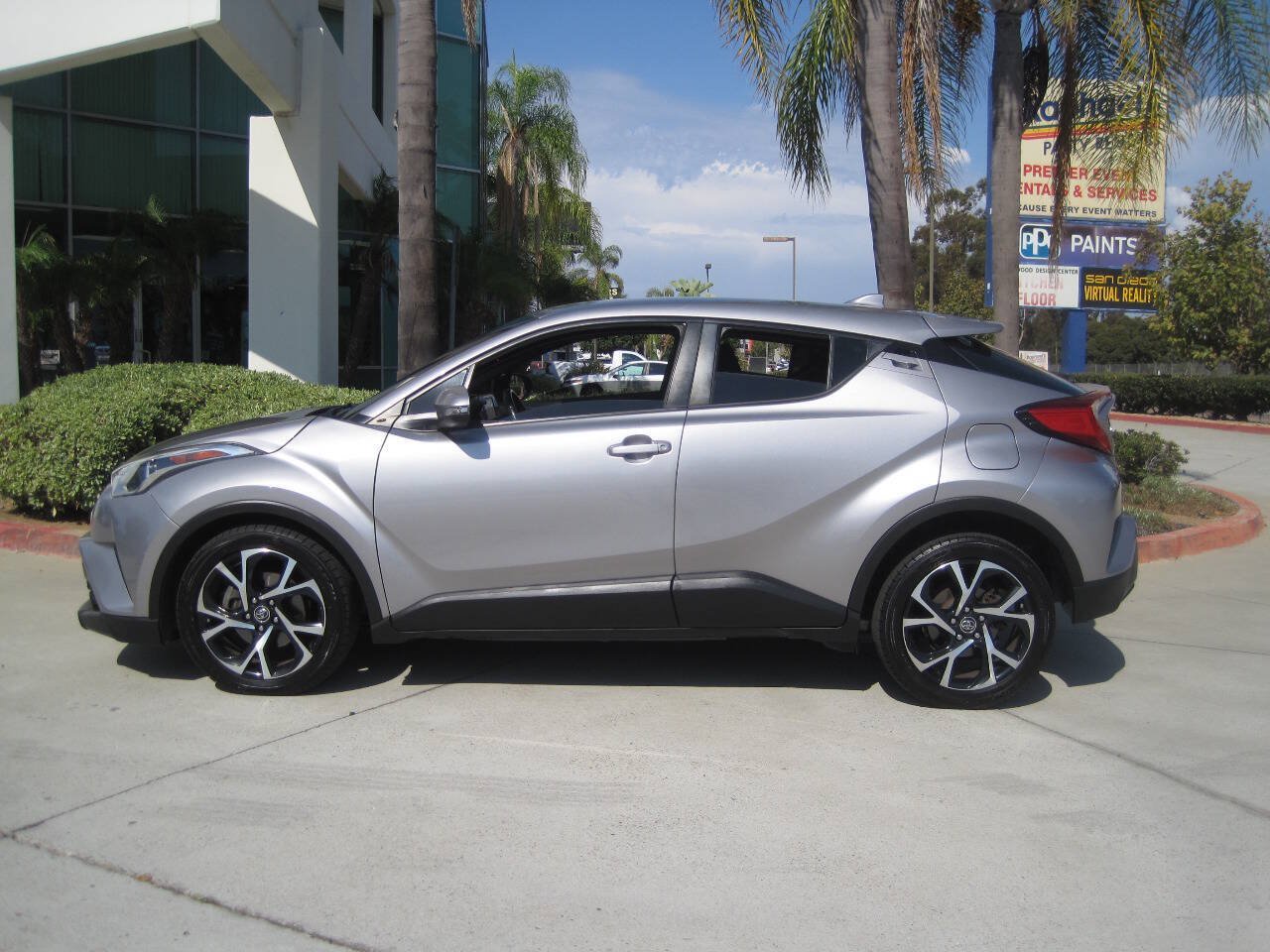 Used 2018 Toyota C-HR XLE FWD image 37