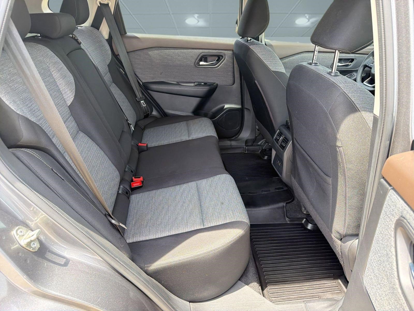 Used 2023 Nissan Rogue SV FWD image 28