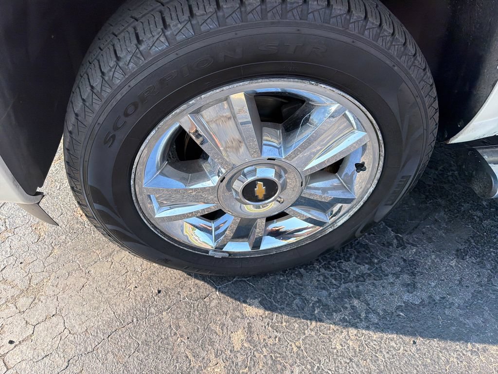 Used 2013 Chevrolet Silverado 1500 LTZ w/ LTZ White Diamond Edition AWD/4WD image 12