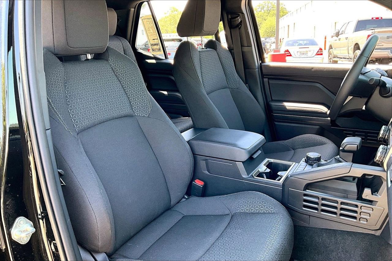 Used 2025 Toyota 4Runner SR5 AWD/4WD image 28