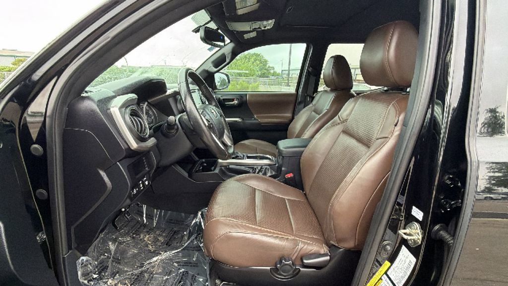 Used 2017 Toyota Tacoma Limited w/ Tow Package AWD/4WD image 18