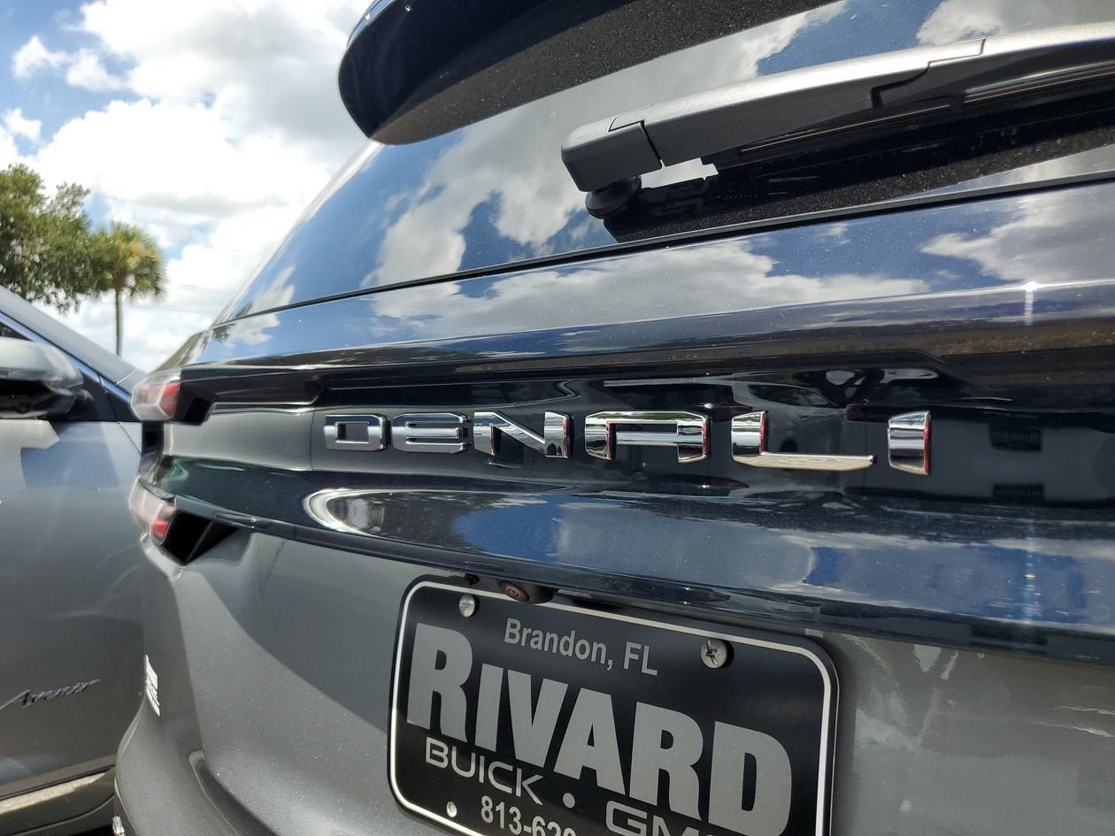 New 2026 GMC Acadia Denali w/ Super Cruise Package FWD image 9