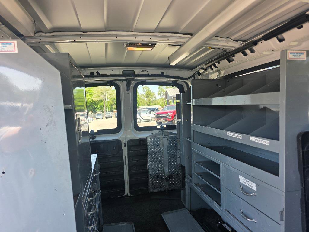 Used 2014 Chevrolet Express 2500 RWD image 9
