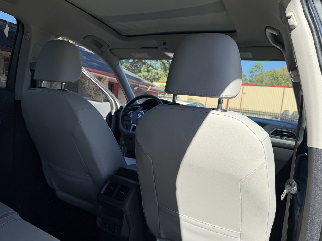 Used 2021 Volkswagen Tiguan SE w/ Panoramic Sunroof Package AWD/4WD image 40