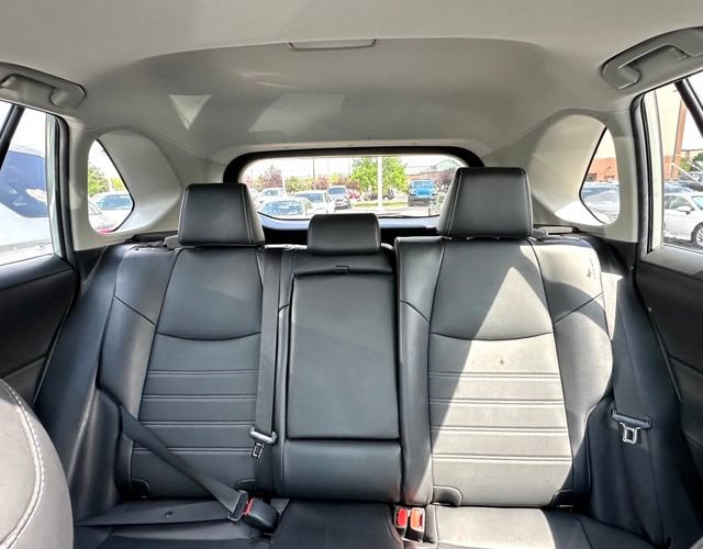 Used 2022 Toyota RAV4 XLE Premium AWD/4WD image 33