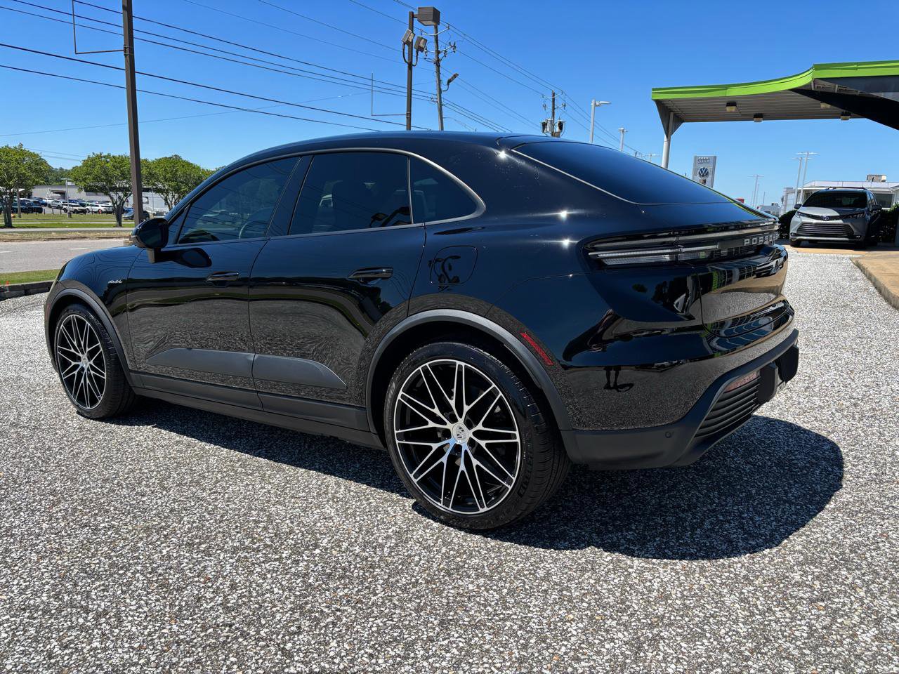Used 2025 Porsche Macan Electric RWD image 4