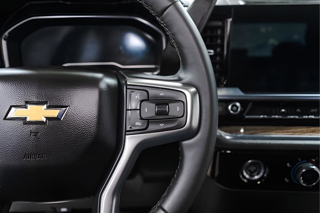 Used 2023 Chevrolet Silverado 1500 LT AWD/4WD image 13