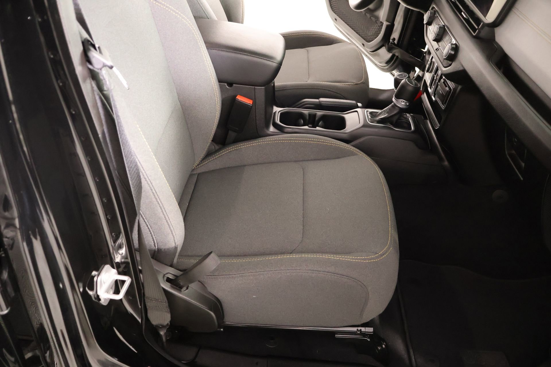 Used 2025 Jeep Gladiator Sport image 12