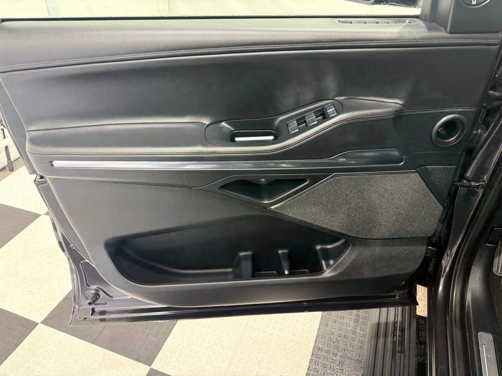 Used 2025 Lincoln Navigator L Reserve image 19