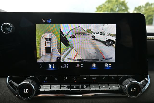 Used 2025 Chevrolet Colorado ZR2 w/ Technology Package AWD/4WD image 41
