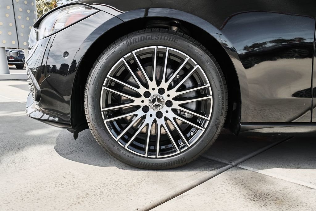 Used 2025 Mercedes-Benz C 300 4MATIC Sedan image 3
