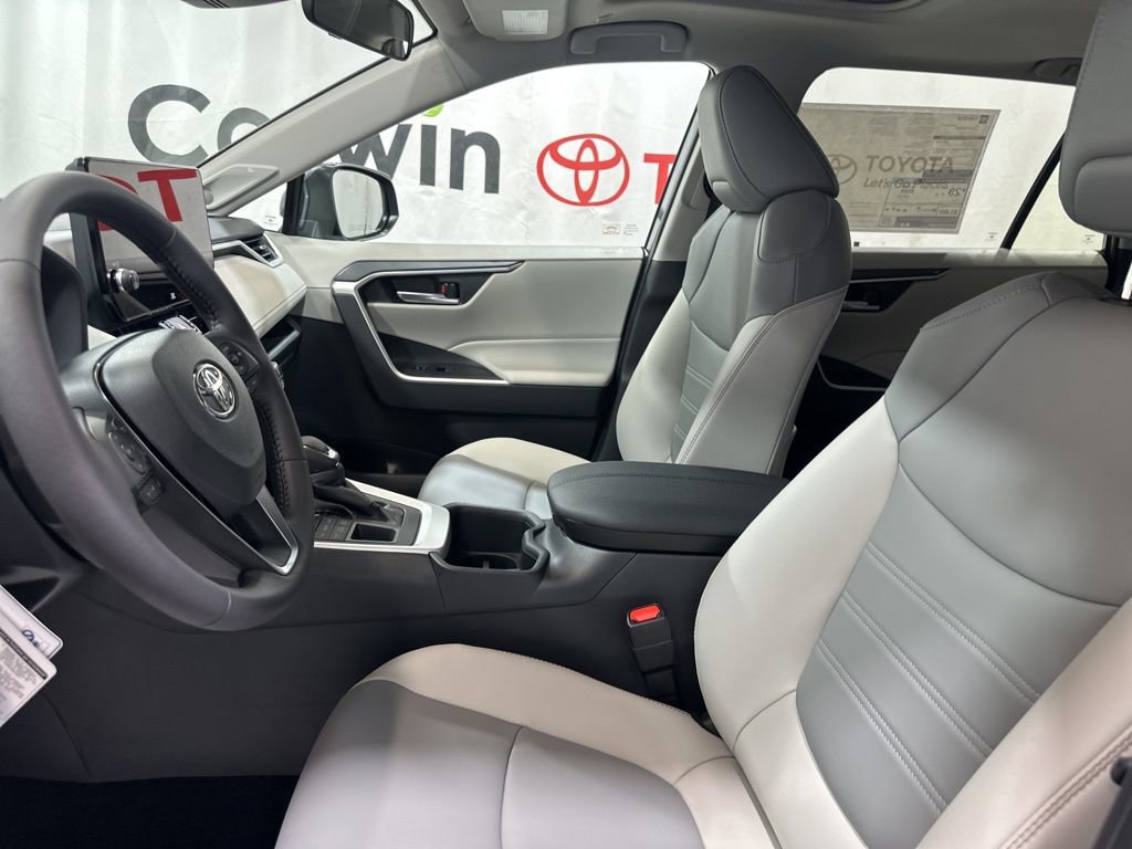 Used 2025 Toyota RAV4 XLE Premium image 21