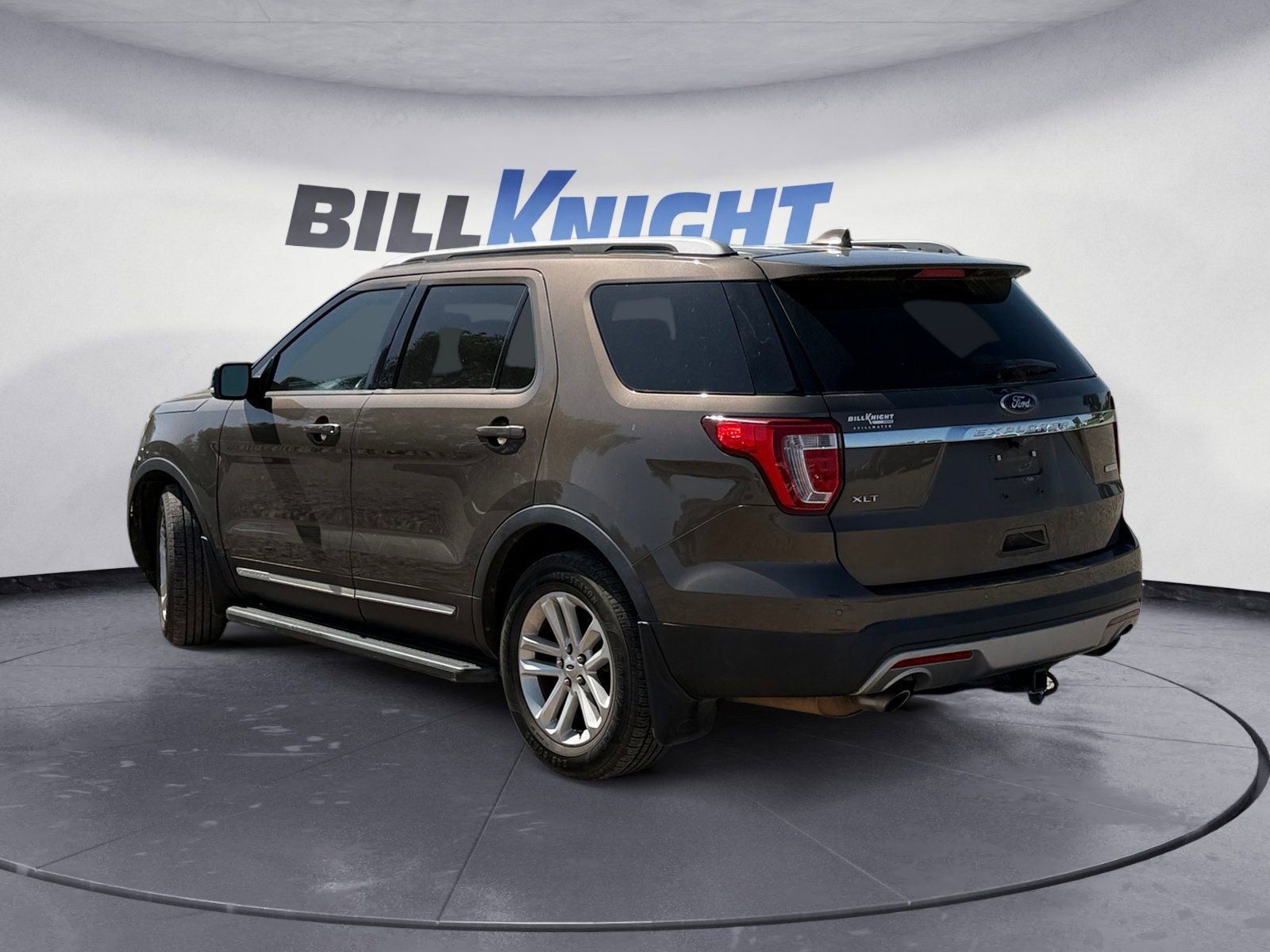 Used 2016 Ford Explorer XLT w/ Equipment Group 202A FWD image 3