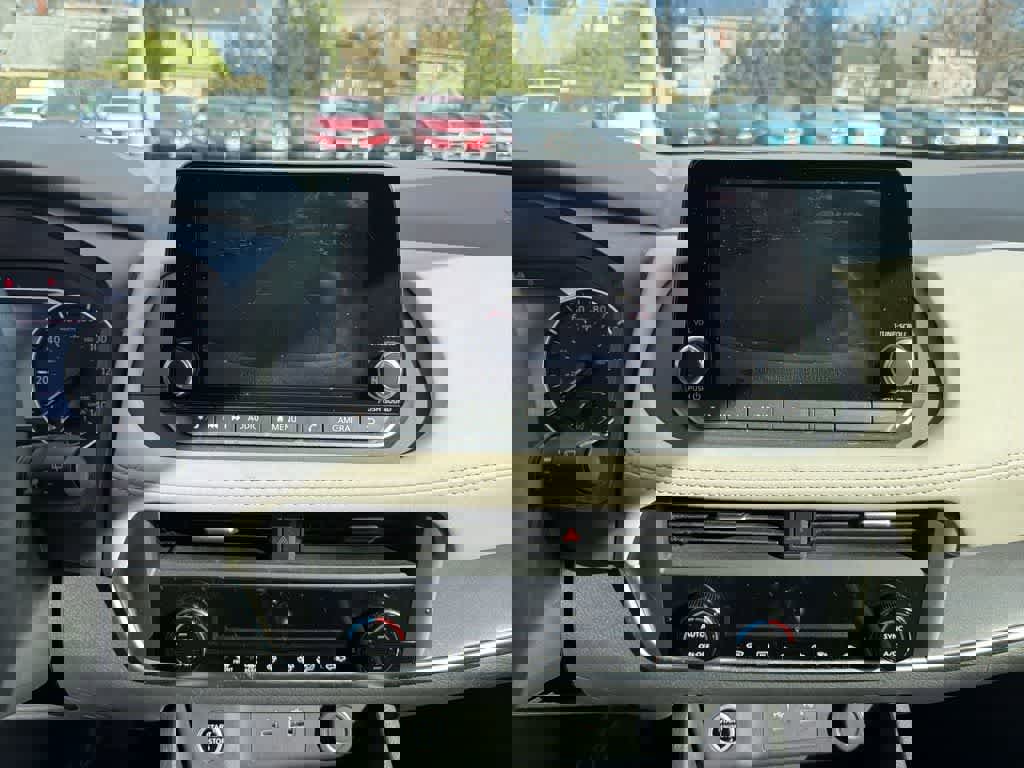 Used 2023 Nissan Rogue SV image 37