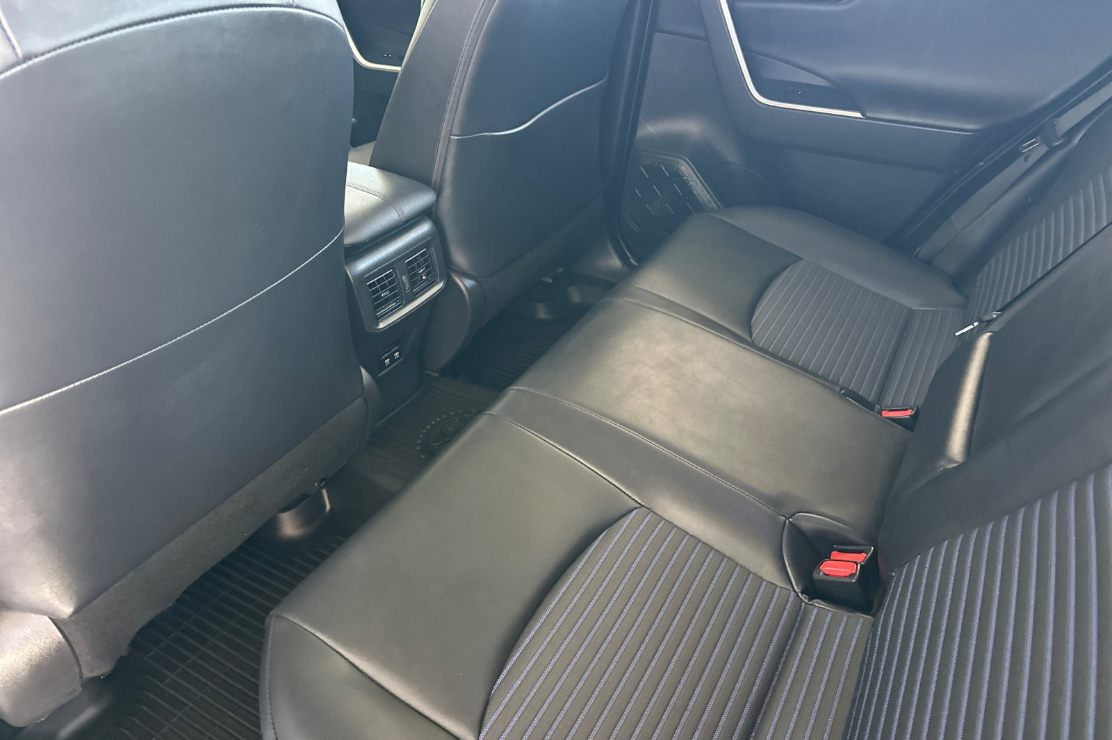 Used 2021 Toyota RAV4 XSE AWD/4WD image 9