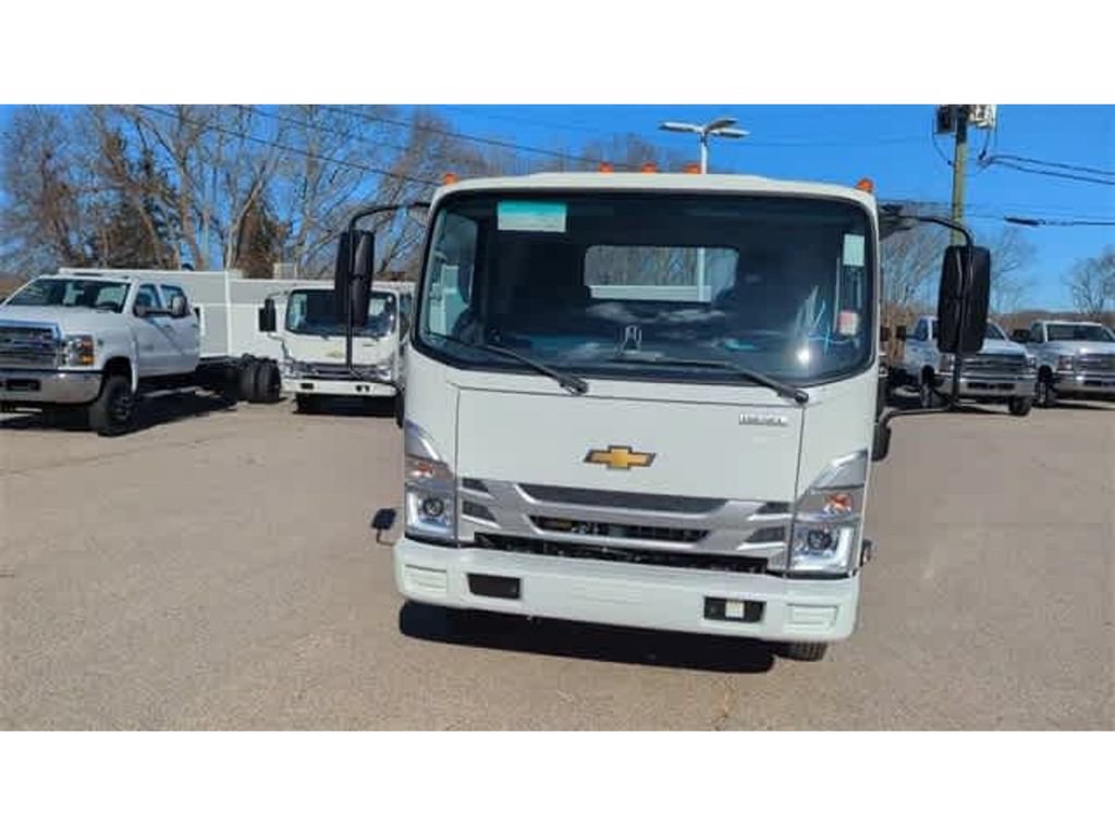 Used 2024 Chevrolet Low Cab Forward 4500 XD RWD image 3