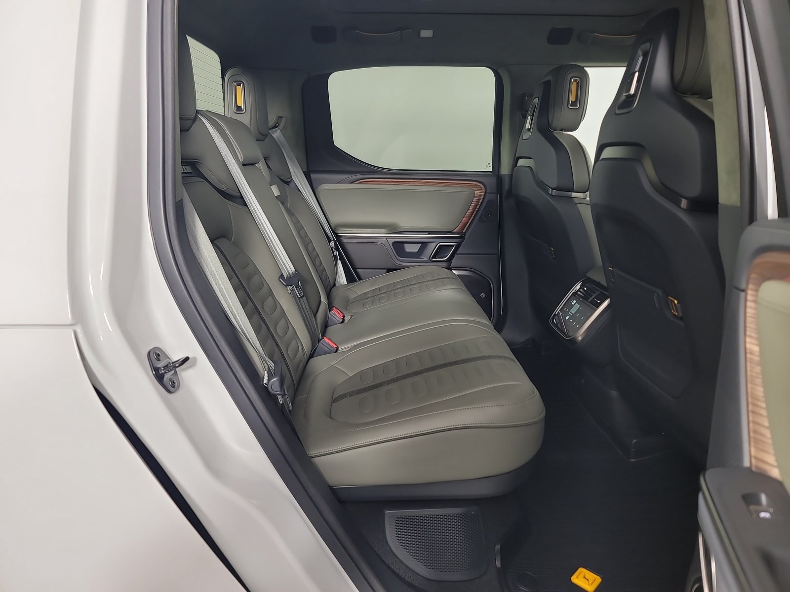 Used 2024 Rivian R1T Adventure Dual AWD/4WD image 22
