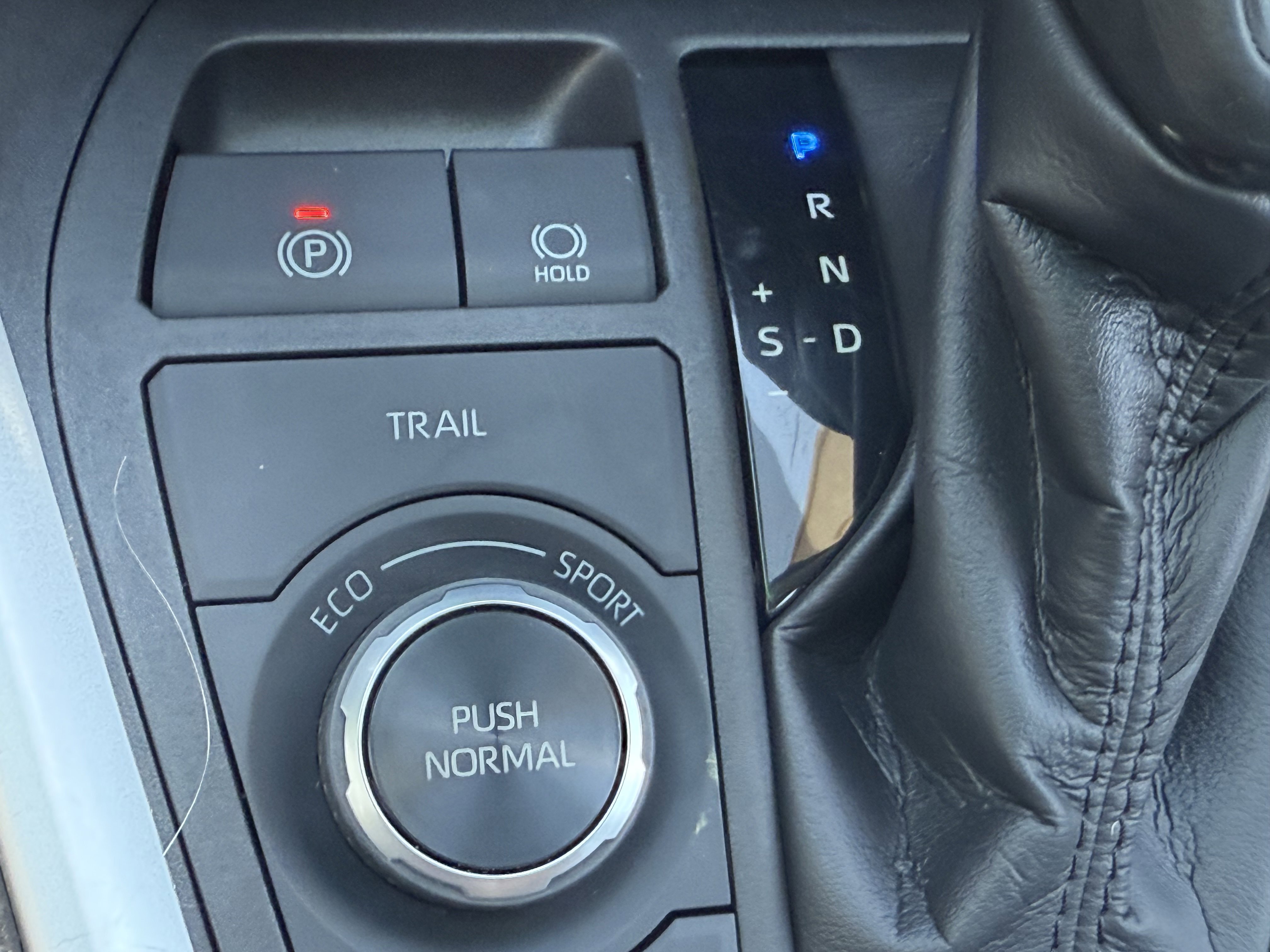 Certified 2021 Toyota RAV4 XLE w/ Convenience Package image 27