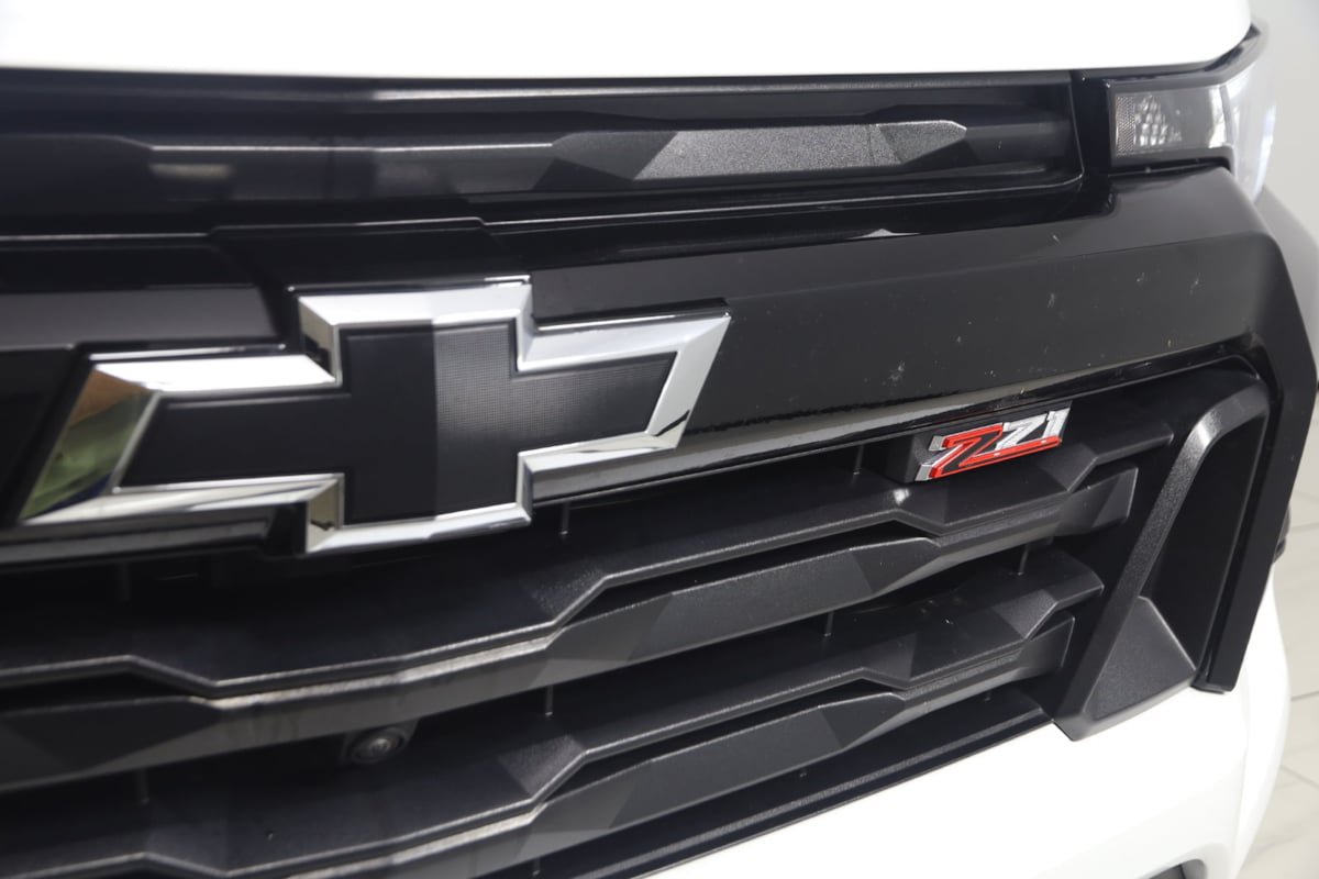 Used 2024 Chevrolet Colorado Z71 w/ Z71 Convenience Package 2 AWD/4WD image 17