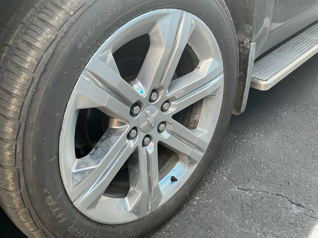 Used 2018 Chevrolet Suburban Premier AWD/4WD image 3