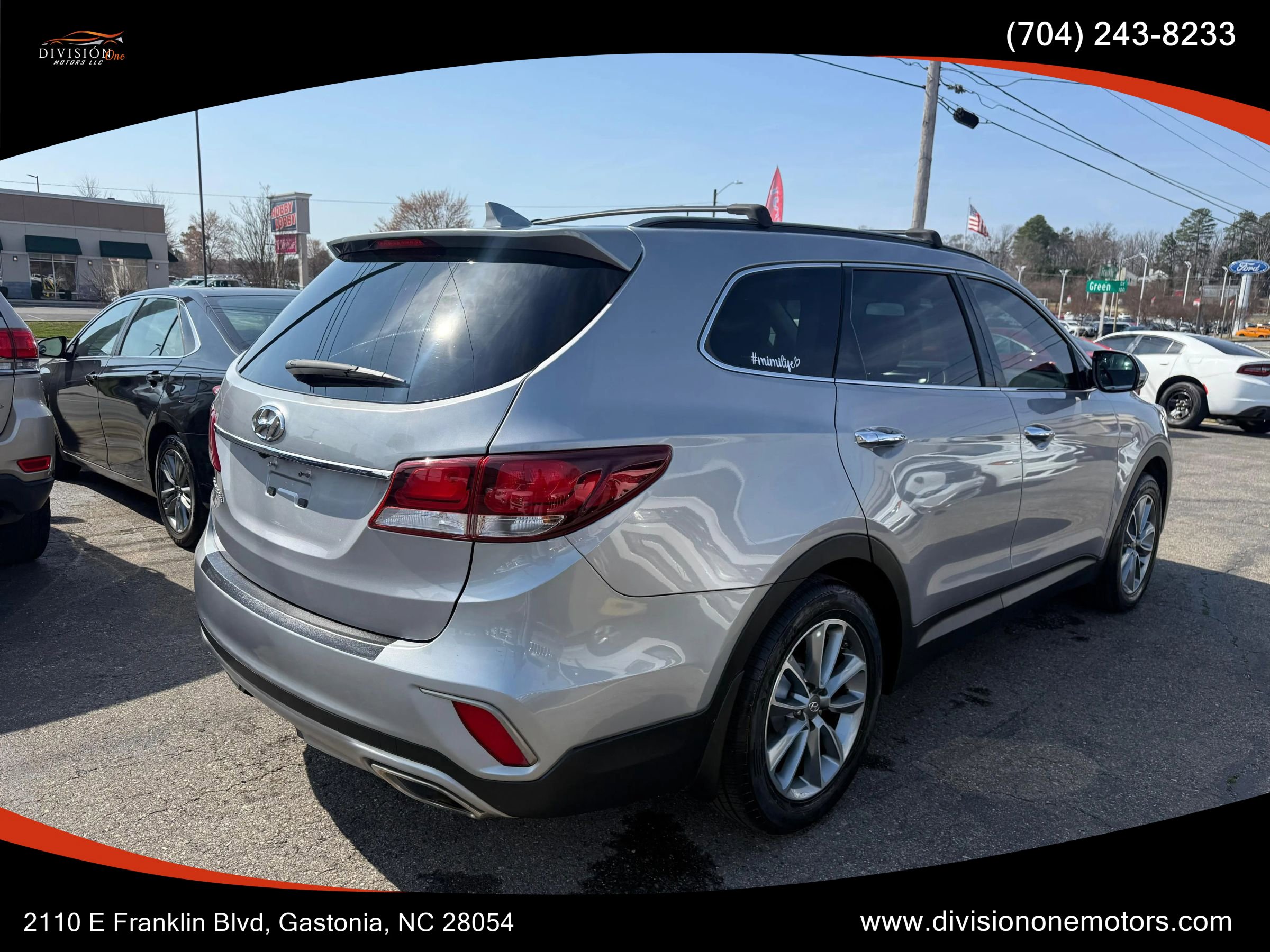 Used 2017 Hyundai Santa Fe SE FWD image 4