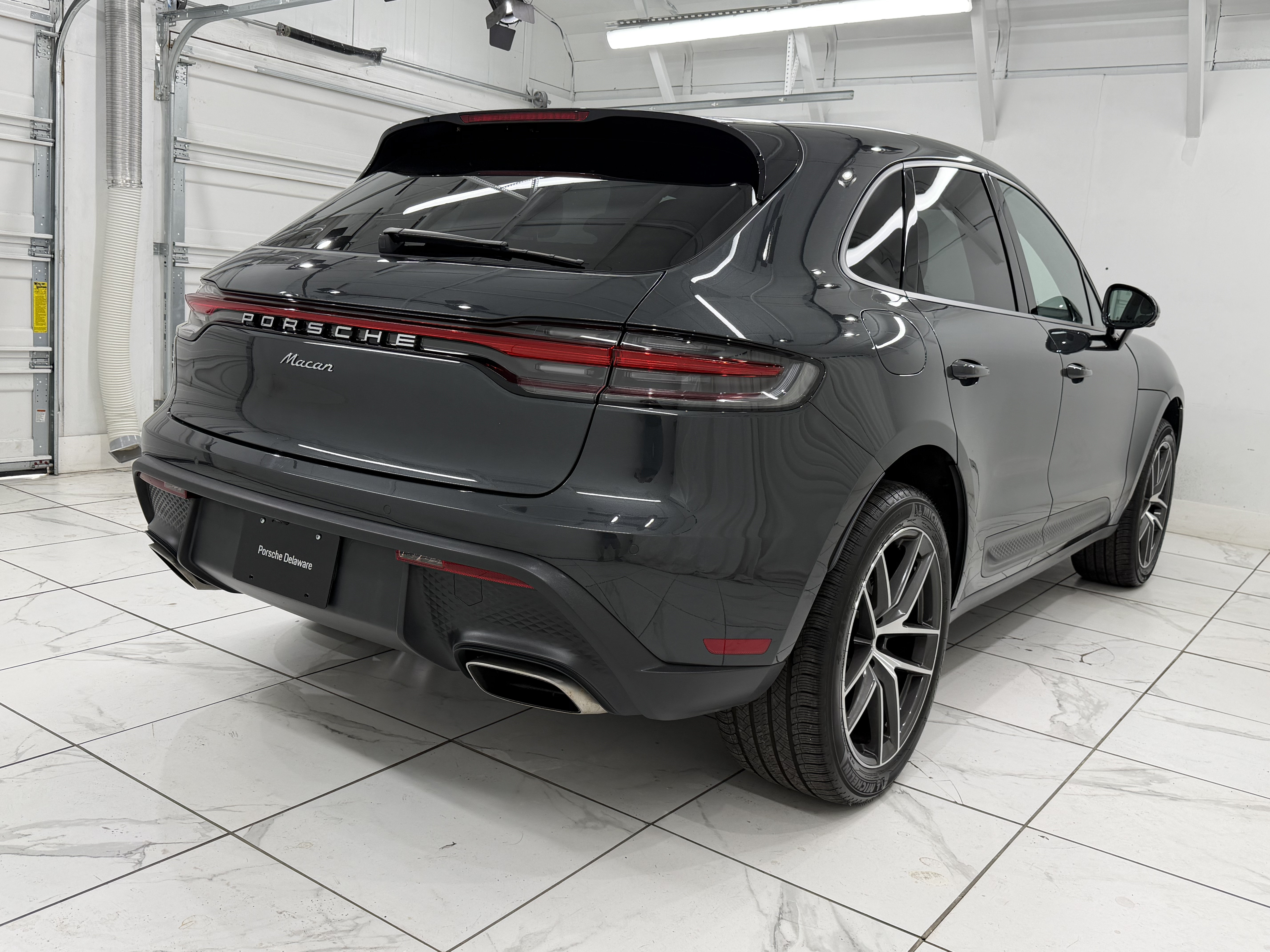 Certified 2024 Porsche Macan AWD/4WD image 12