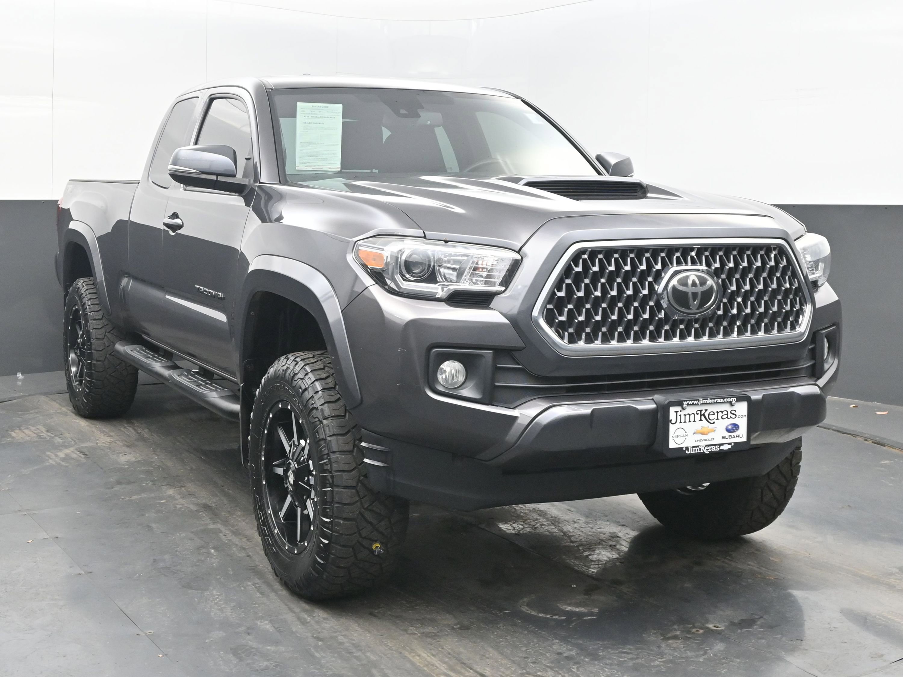 Used 2019 Toyota Tacoma TRD Sport w/ Technology Package image 3